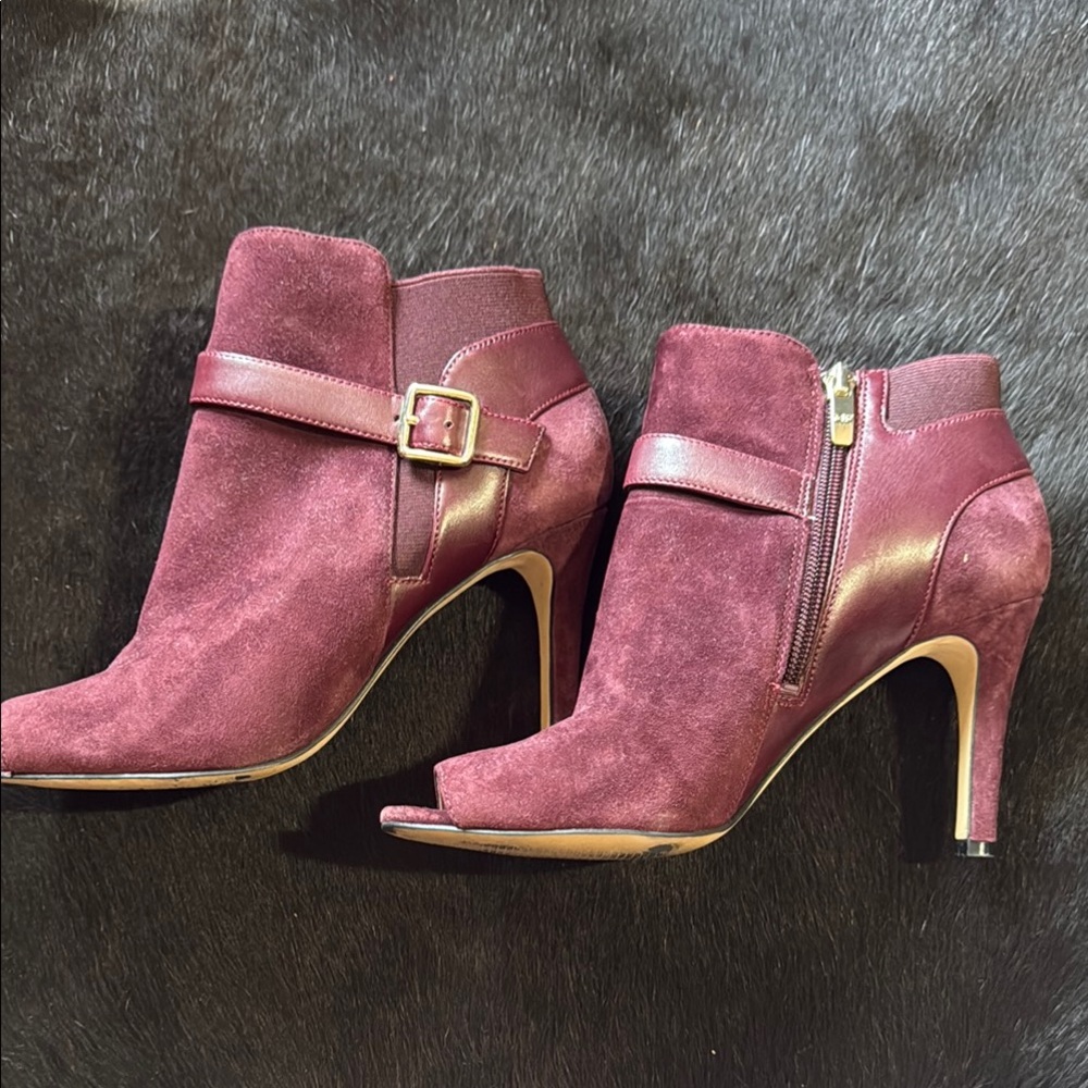 Marc fisher burgundy heeled peep toe booties